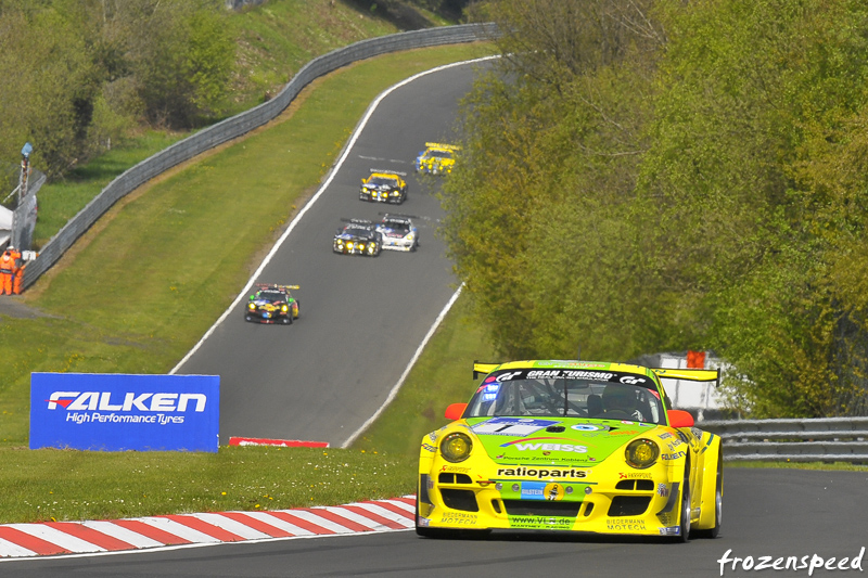 Manthey GT3R leading