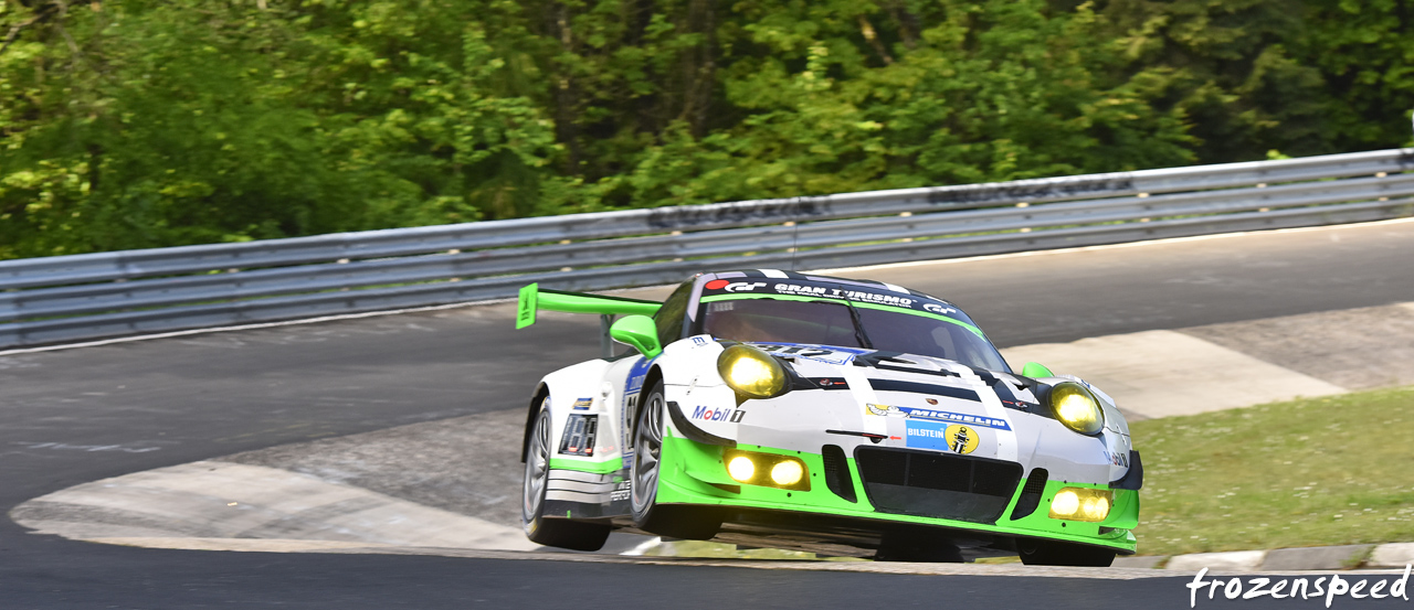 Manthey 911 GT3R jump