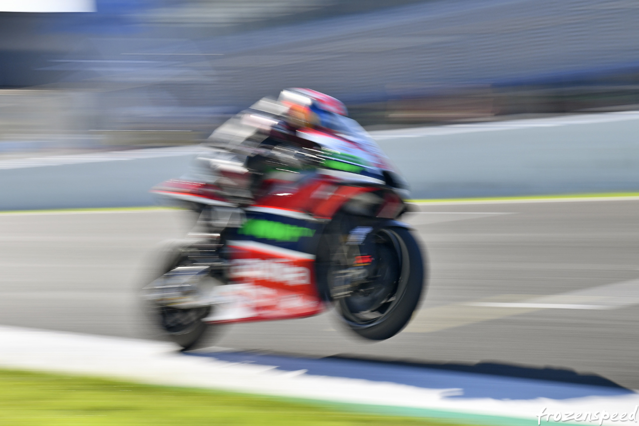 Aprilia RS-GP wheelie