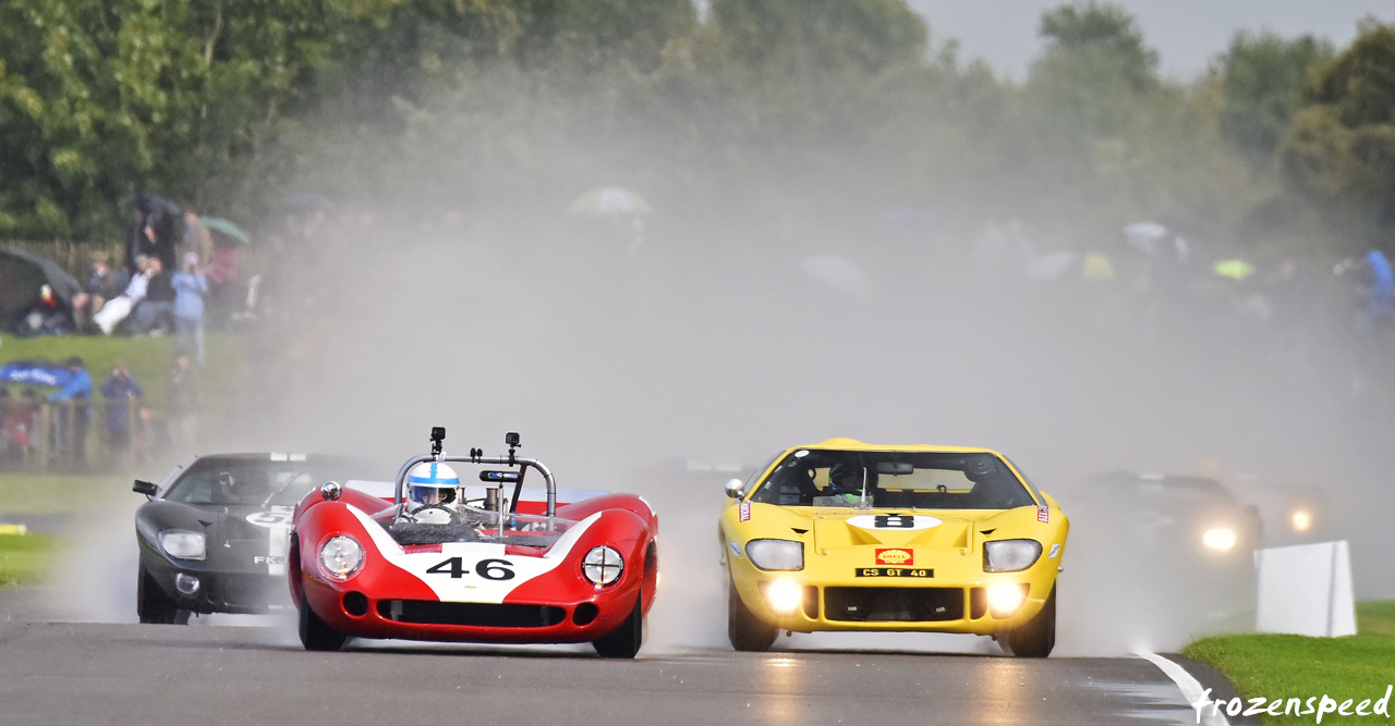 Lola T70 vs Ford GT40