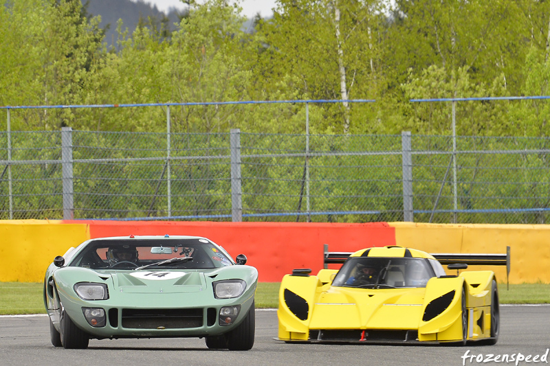 Ford GT40 vs Aquila