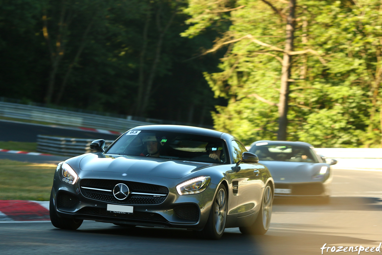 AMG GTS vs F458