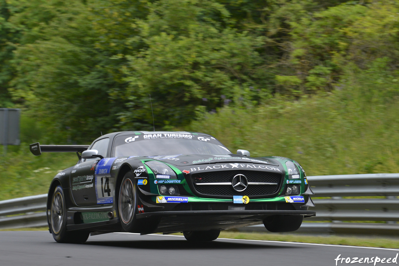 Mercedes SLS Flugplatz wheelie