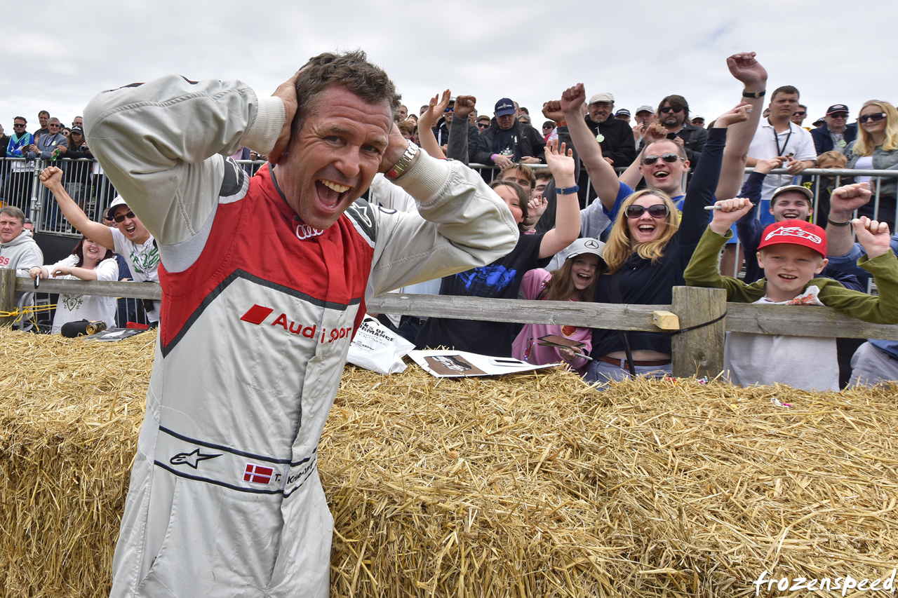 Tom Kristensen playing with the crowd